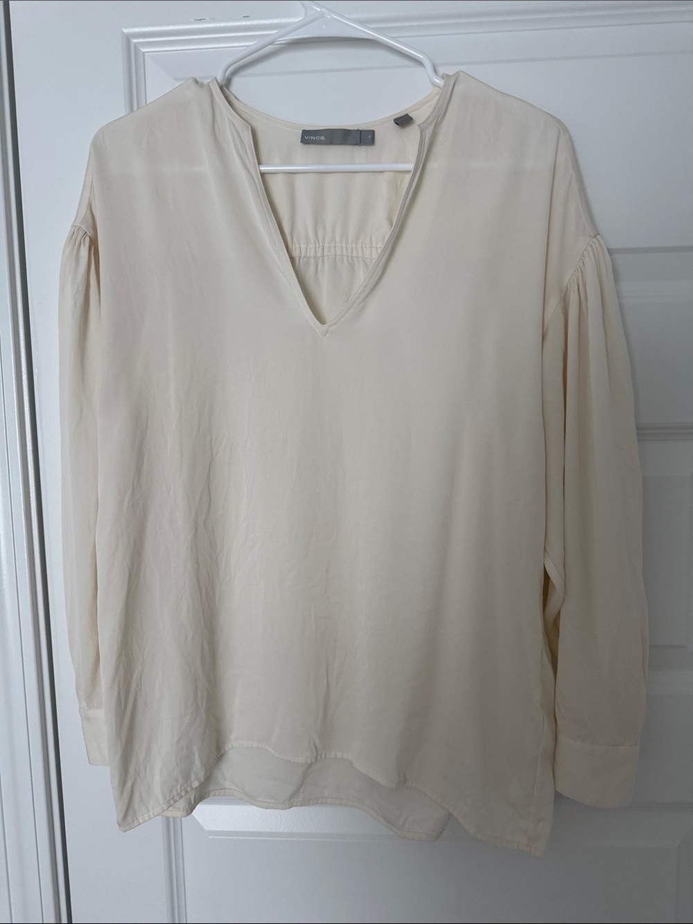 Vince Cream V-Neck Long Sleeve Top